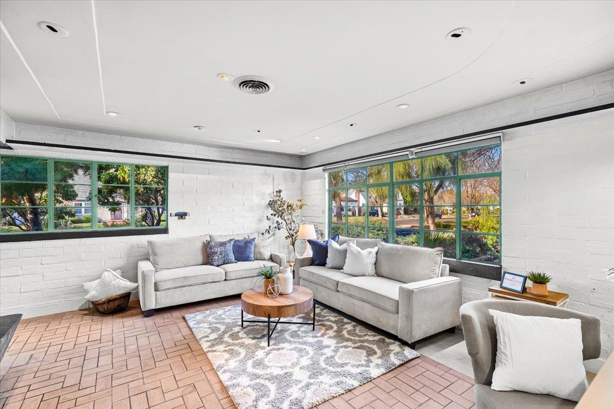 1018 W Morris Ave, Modesto, CA 95350