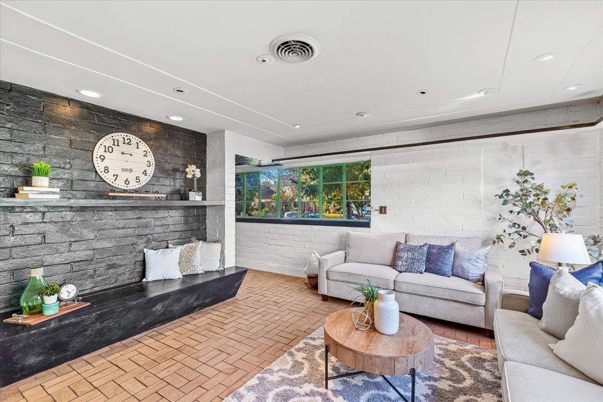 1018 W Morris Ave, Modesto, CA 95350