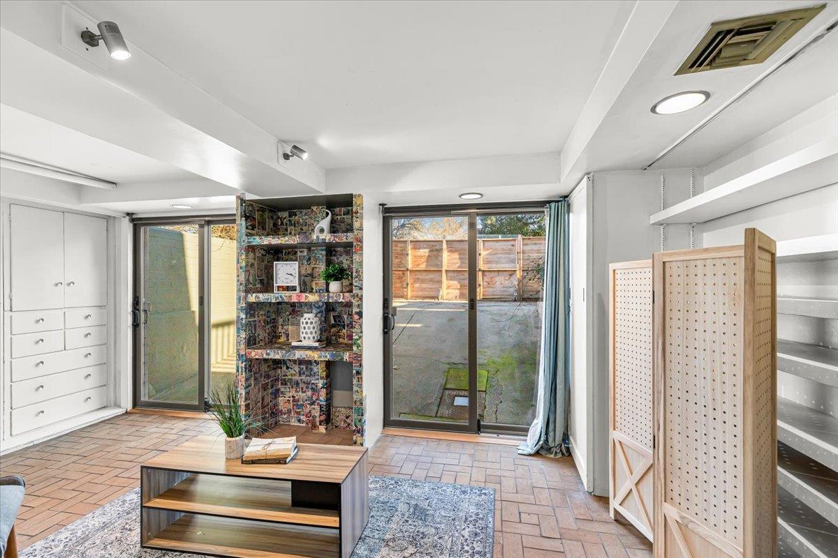 1018 W Morris Ave, Modesto, CA 95350