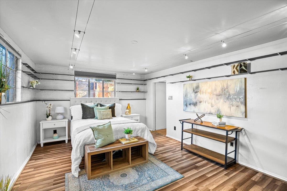 1018 W Morris Ave, Modesto, CA 95350