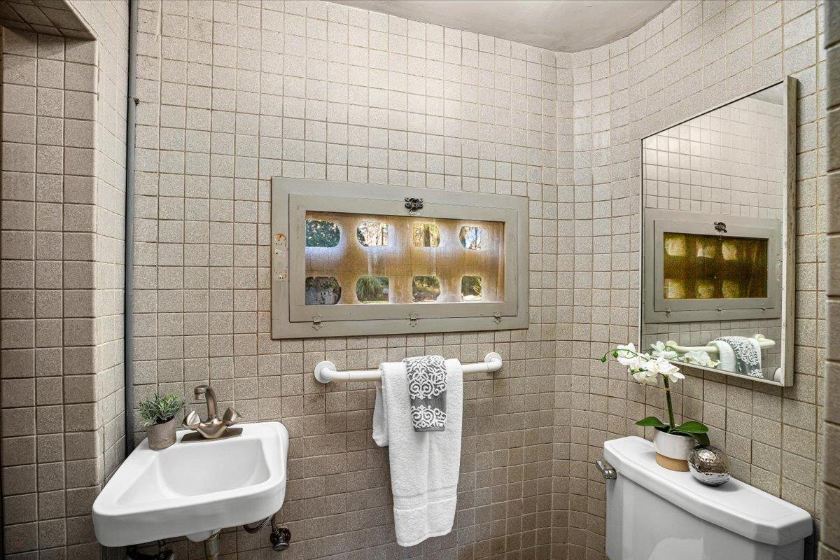 1018 W Morris Ave, Modesto, CA 95350