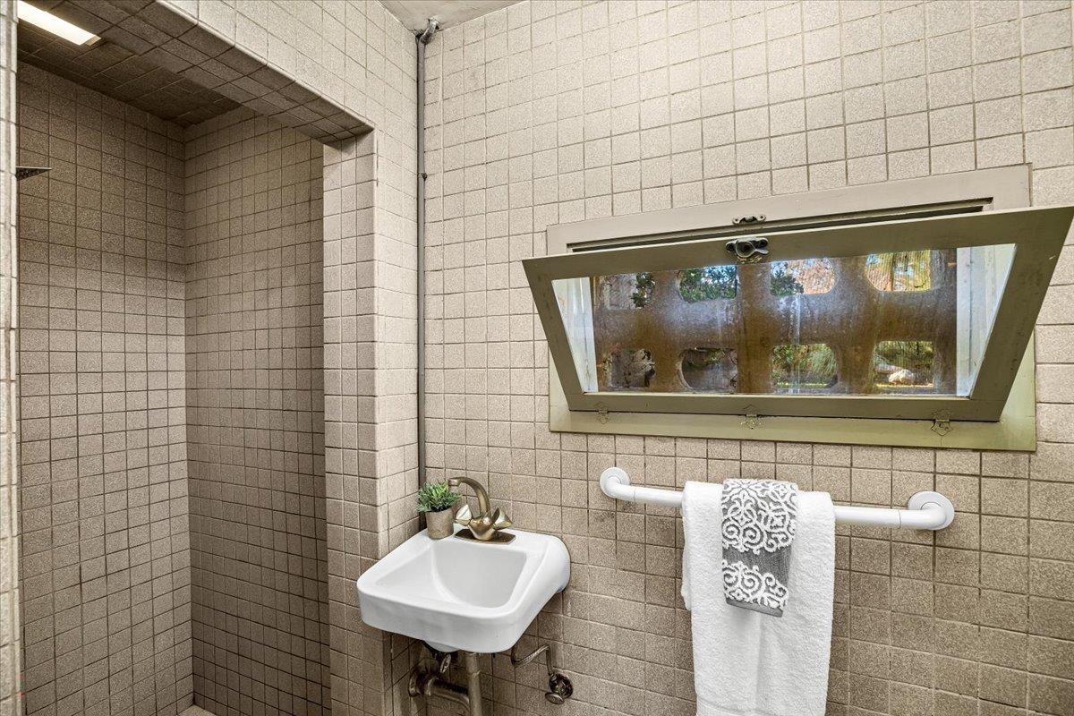 1018 W Morris Ave, Modesto, CA 95350