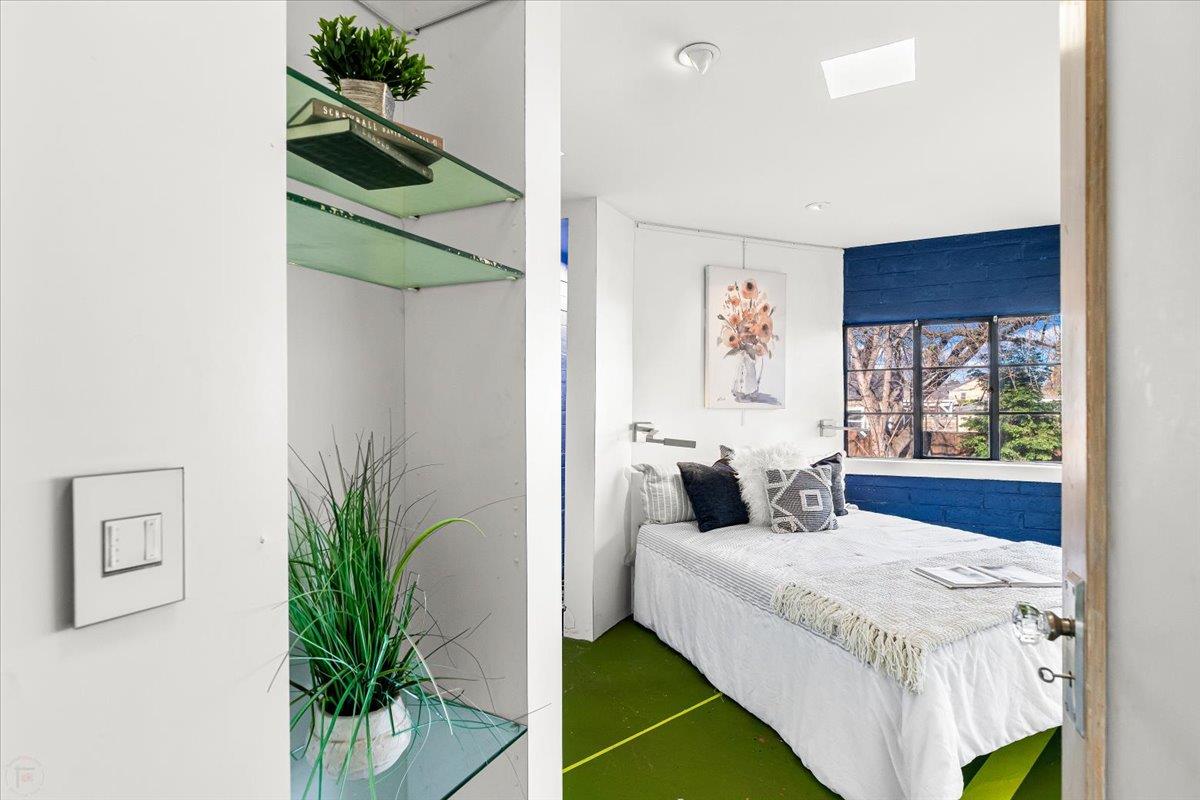 1018 W Morris Ave, Modesto, CA 95350