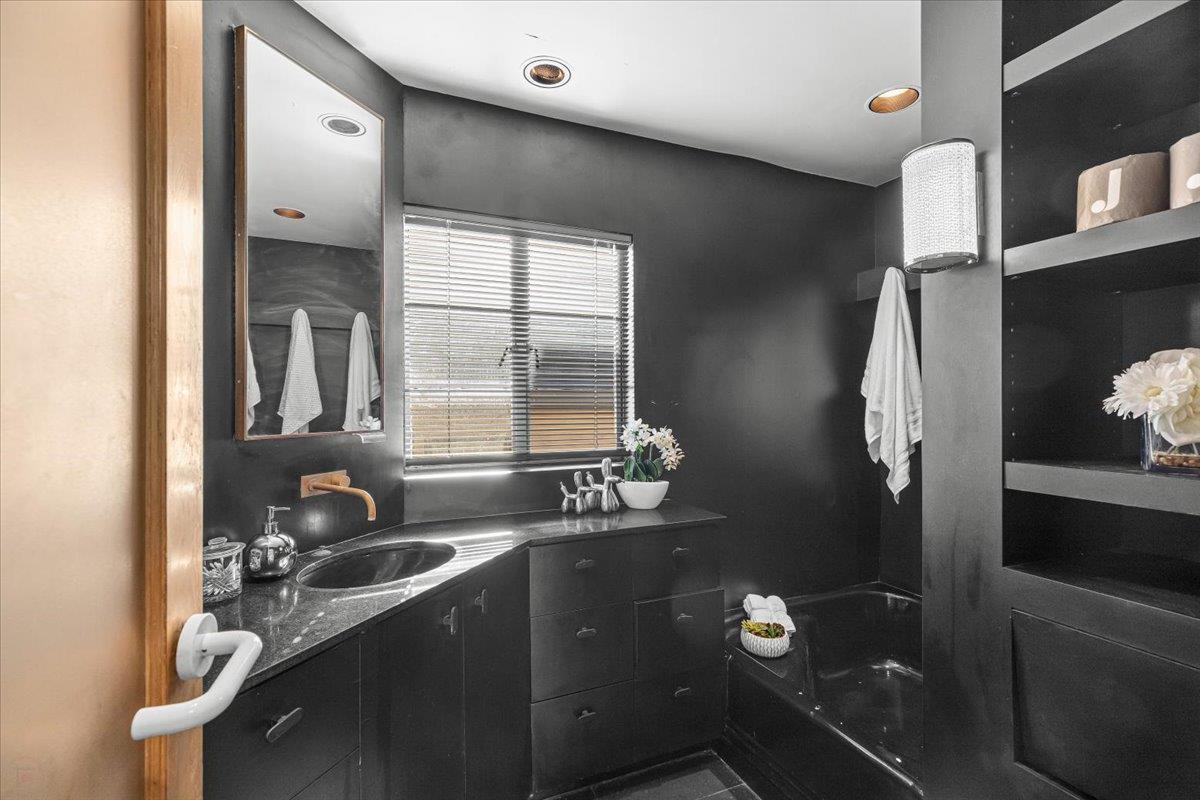 1018 W Morris Ave, Modesto, CA 95350