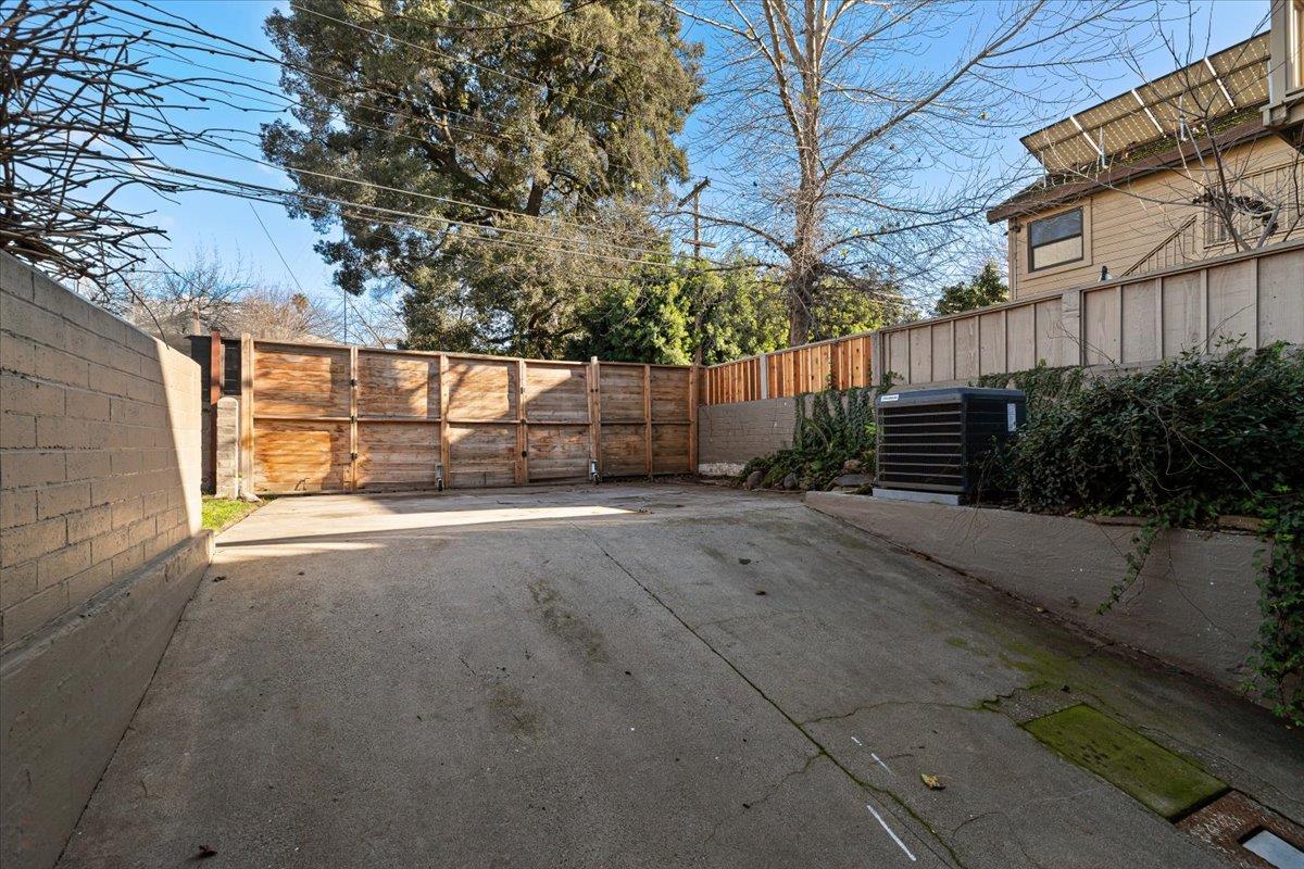 1018 W Morris Ave, Modesto, CA 95350