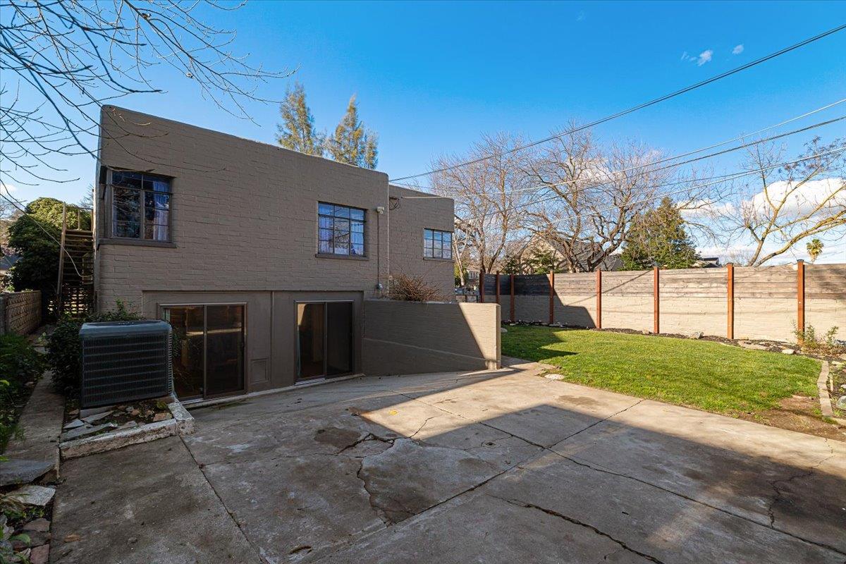 1018 W Morris Ave, Modesto, CA 95350