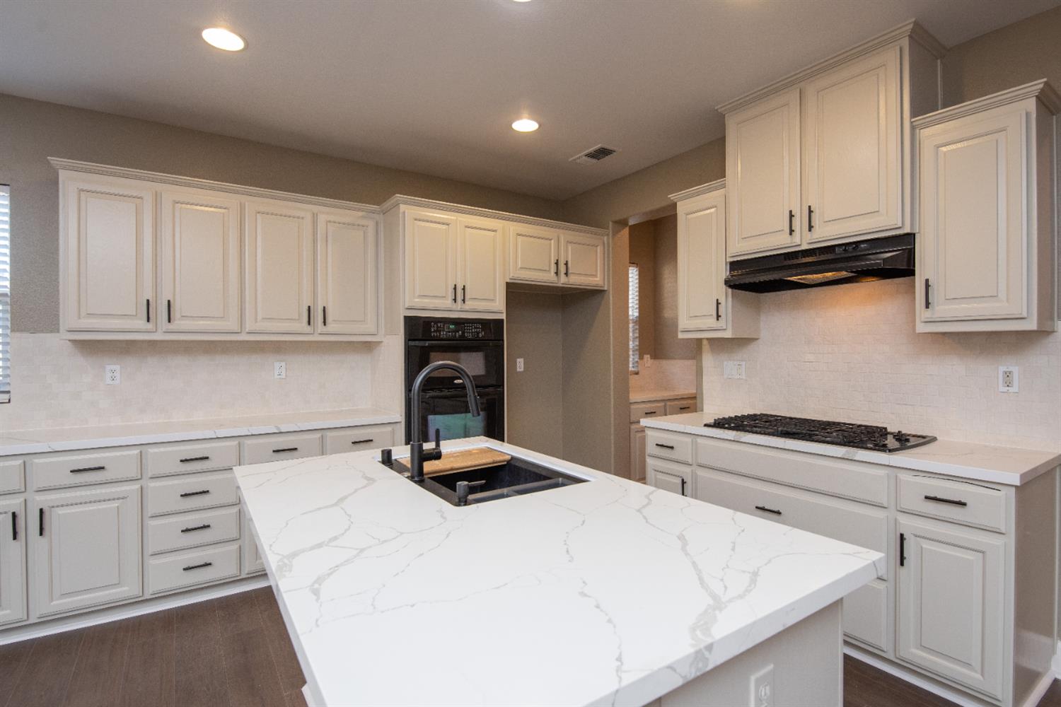 2370 Shire Way, Oakdale, CA 95361