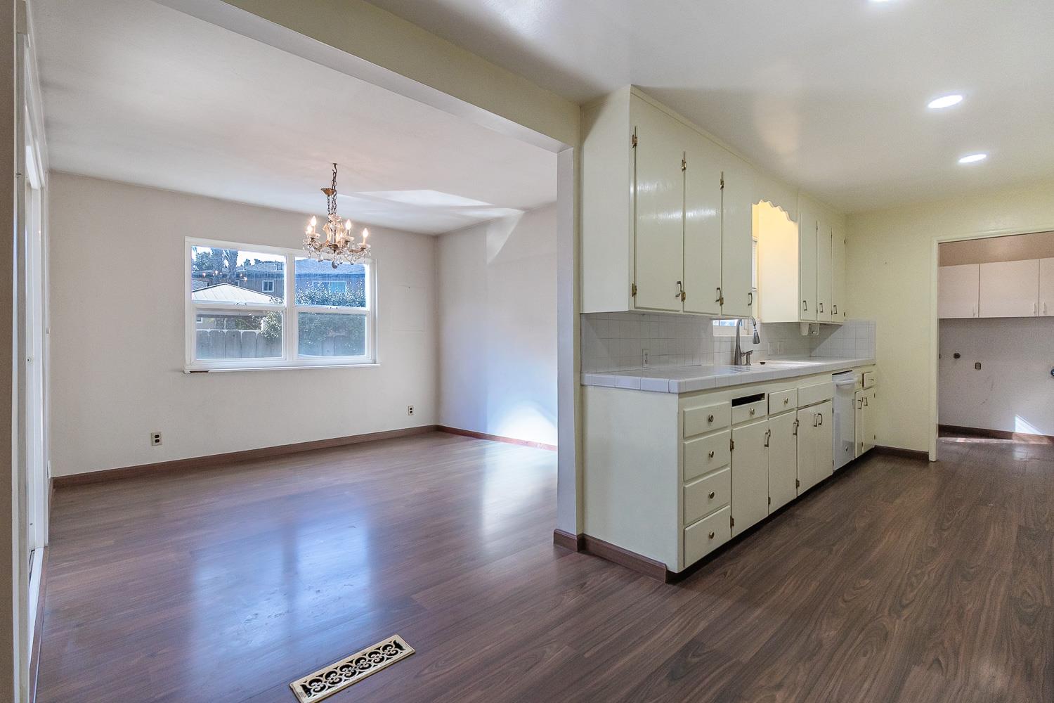 1250 Slayton Dr, Manteca, CA 95336