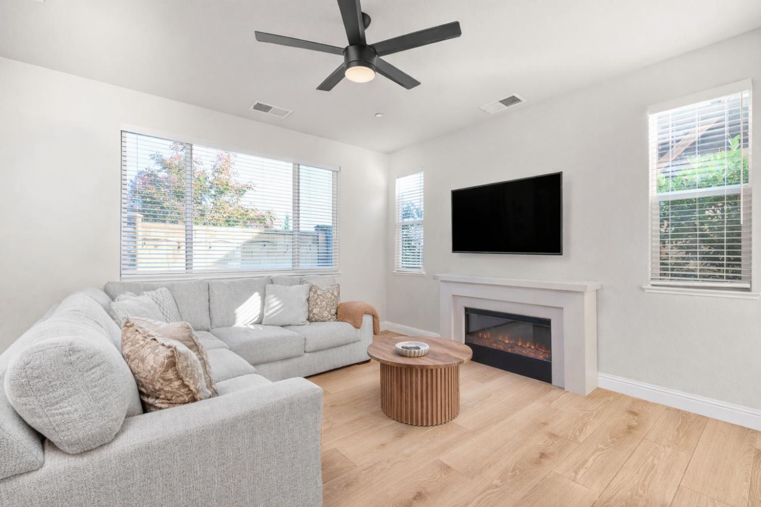 1383 Kinship Dr, Turlock, CA 95382