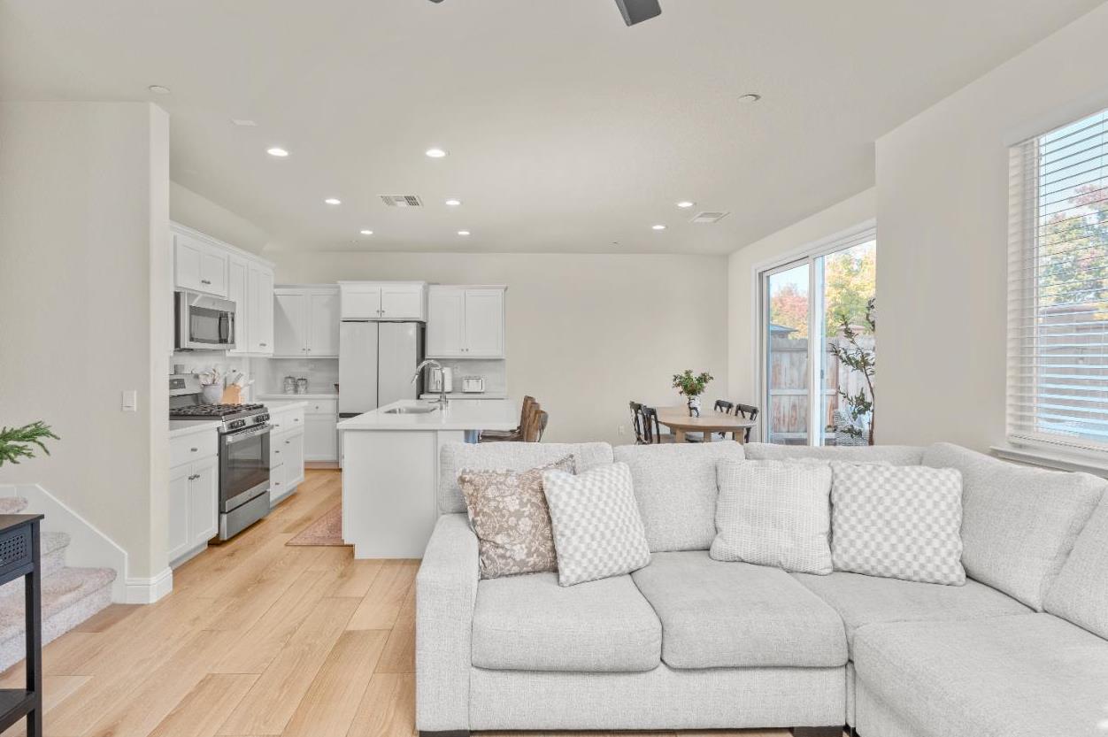 1383 Kinship Dr, Turlock, CA 95382