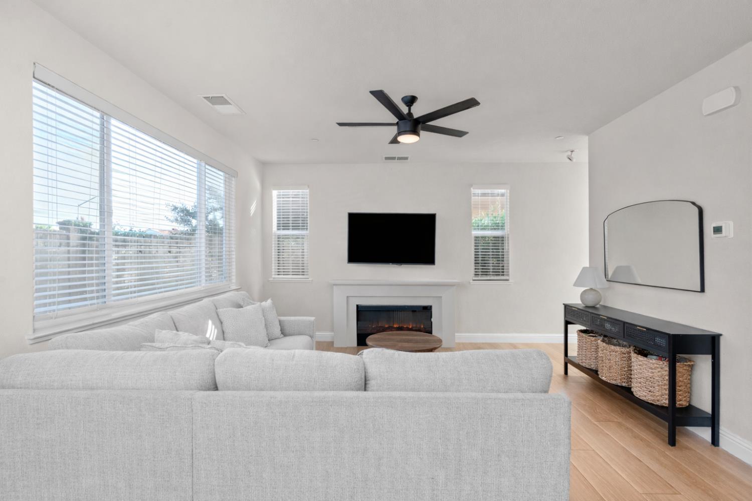 1383 Kinship Dr, Turlock, CA 95382