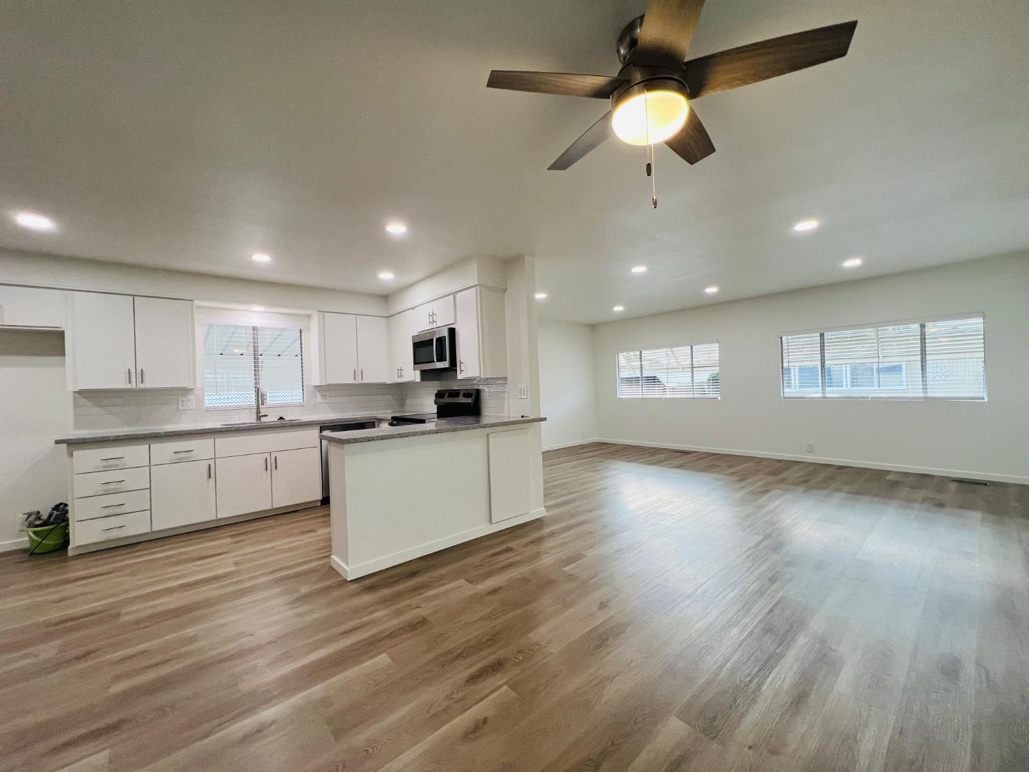 2307 Oakdale Rd #32, Modesto, CA 95355