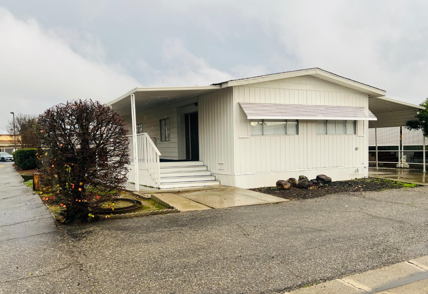 2307 Oakdale Rd #32, Modesto, CA 95355