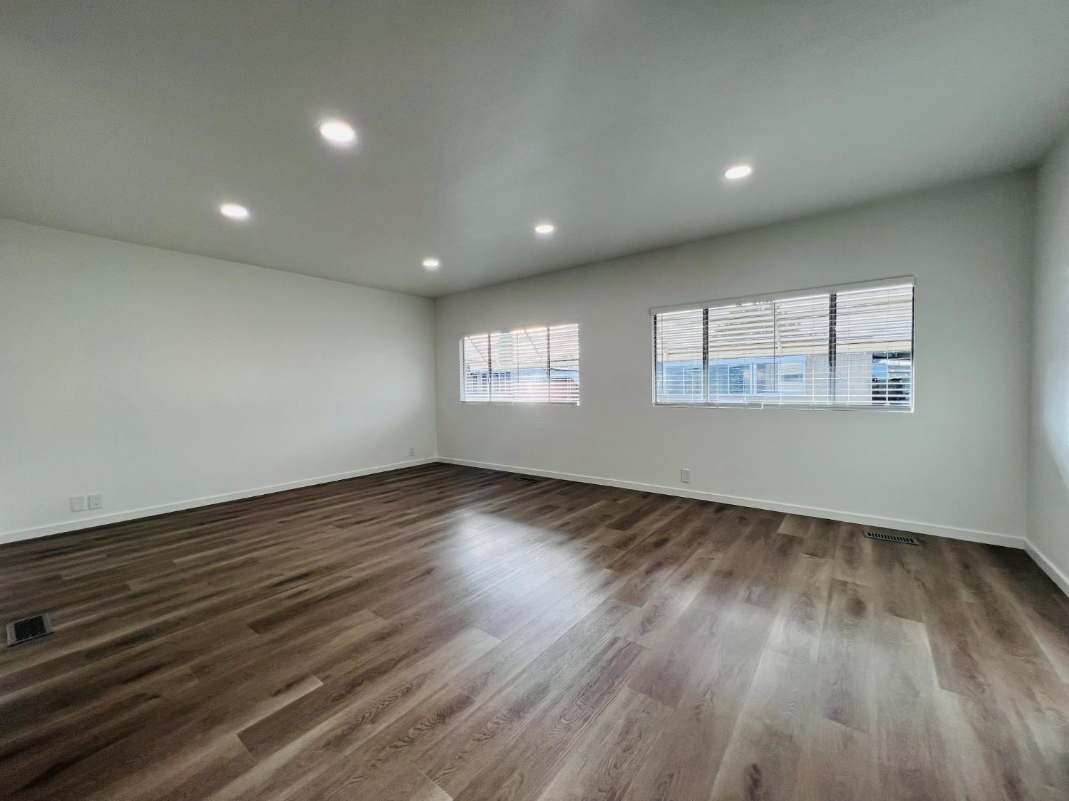 2307 Oakdale Rd #32, Modesto, CA 95355