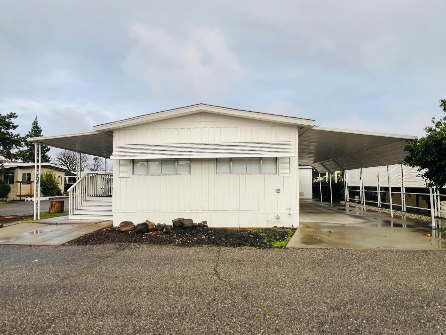 2307 Oakdale Rd #32, Modesto, CA 95355