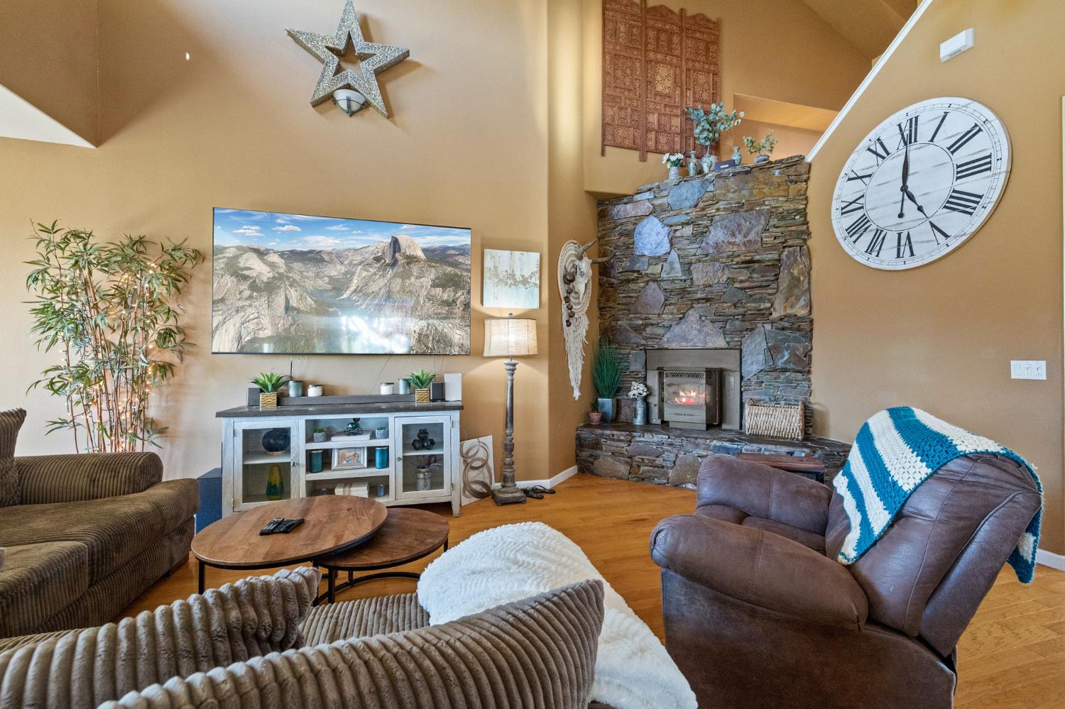 2300 Oak Creek Dr, Copperopolis, CA 95228