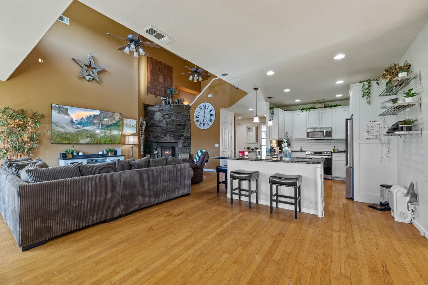 2300 Oak Creek Dr, Copperopolis, CA 95228