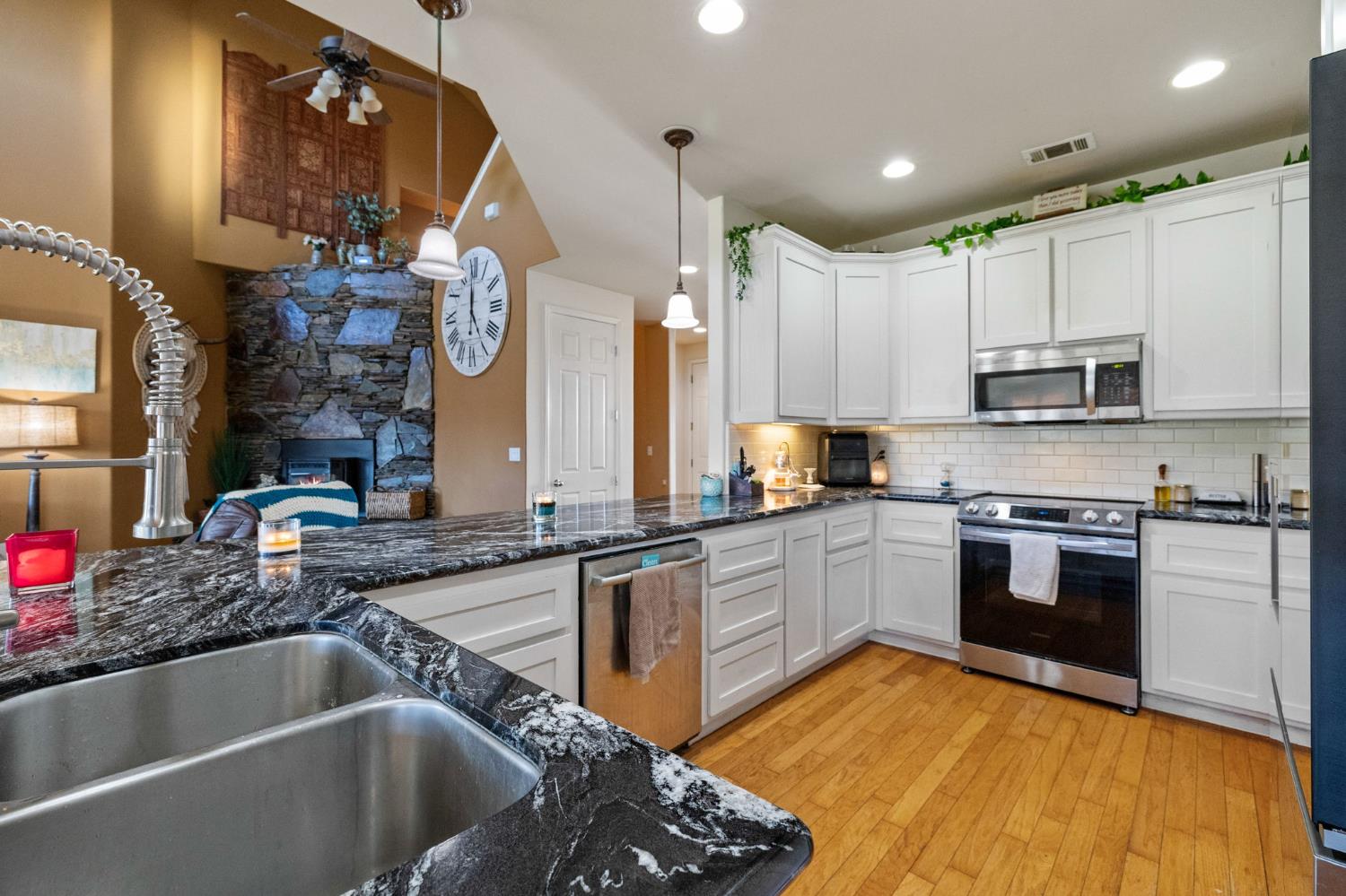 2300 Oak Creek Dr, Copperopolis, CA 95228