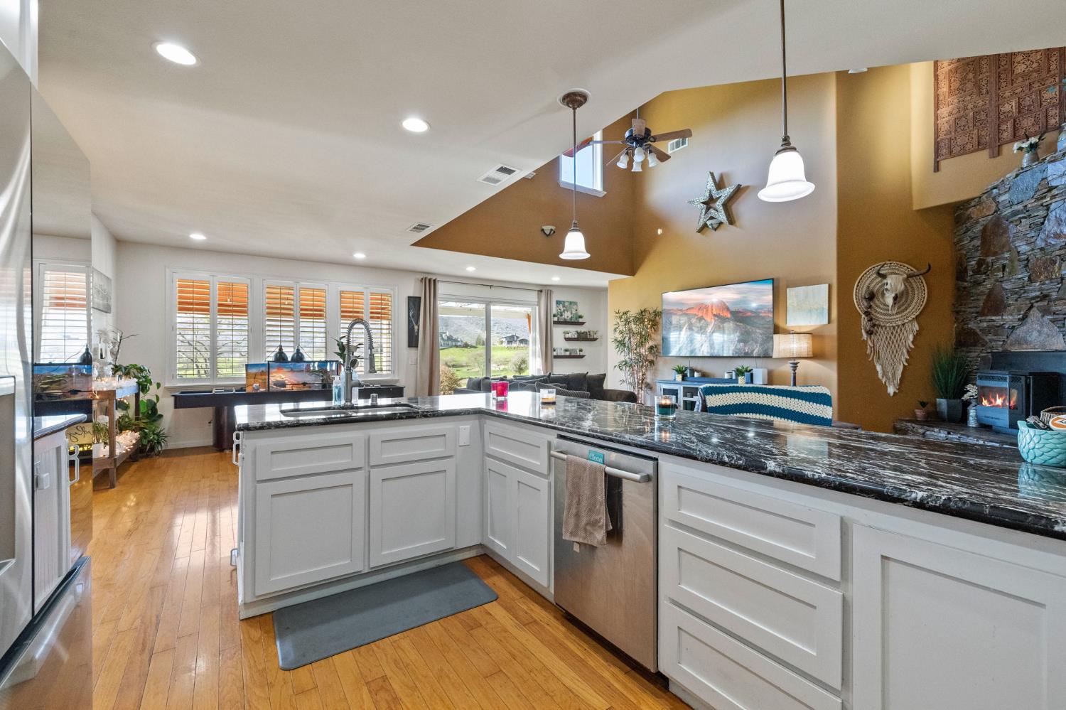 2300 Oak Creek Dr, Copperopolis, CA 95228