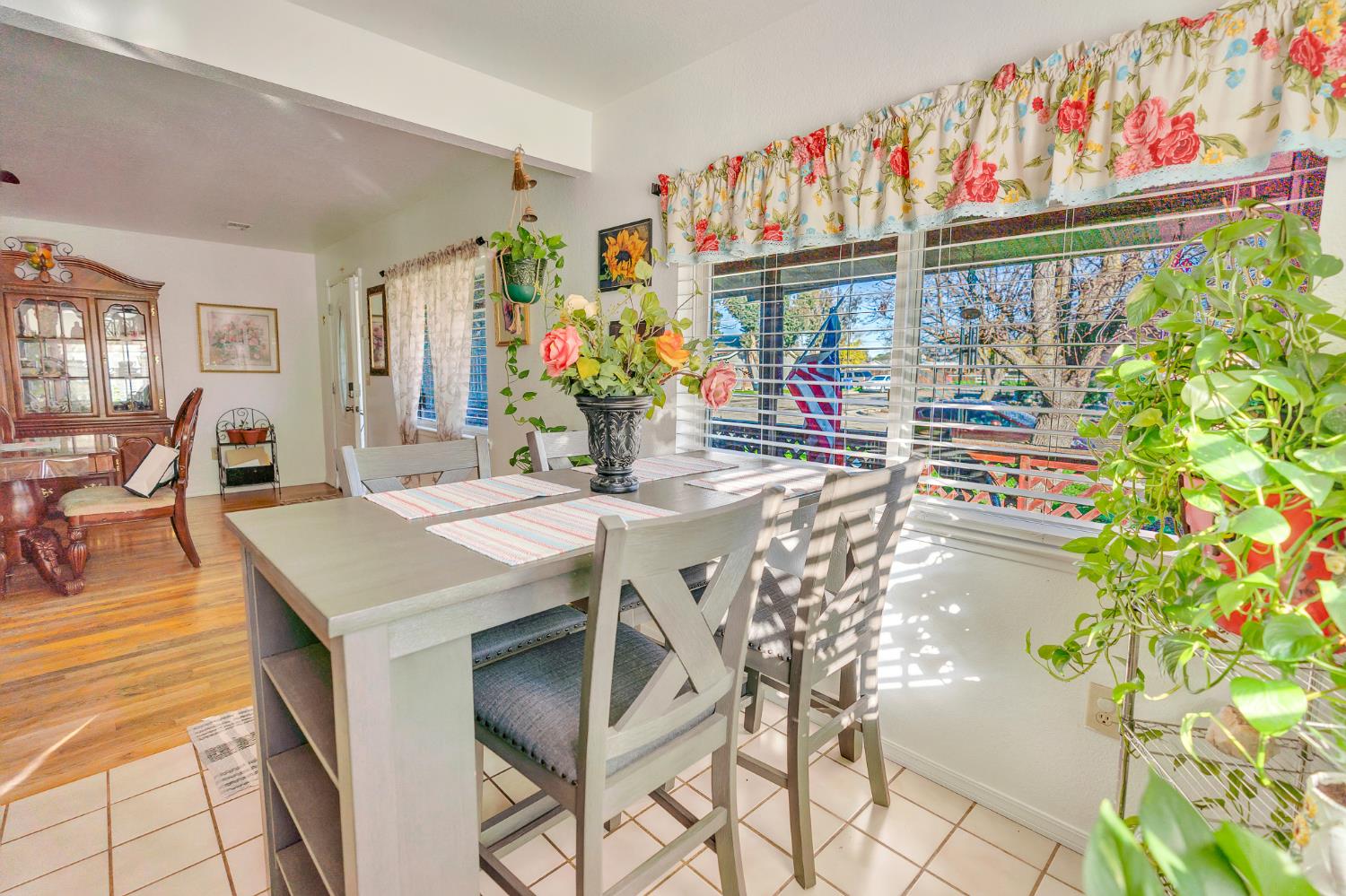 1202 Golden Gate Ave, Dos Palos, CA 93620