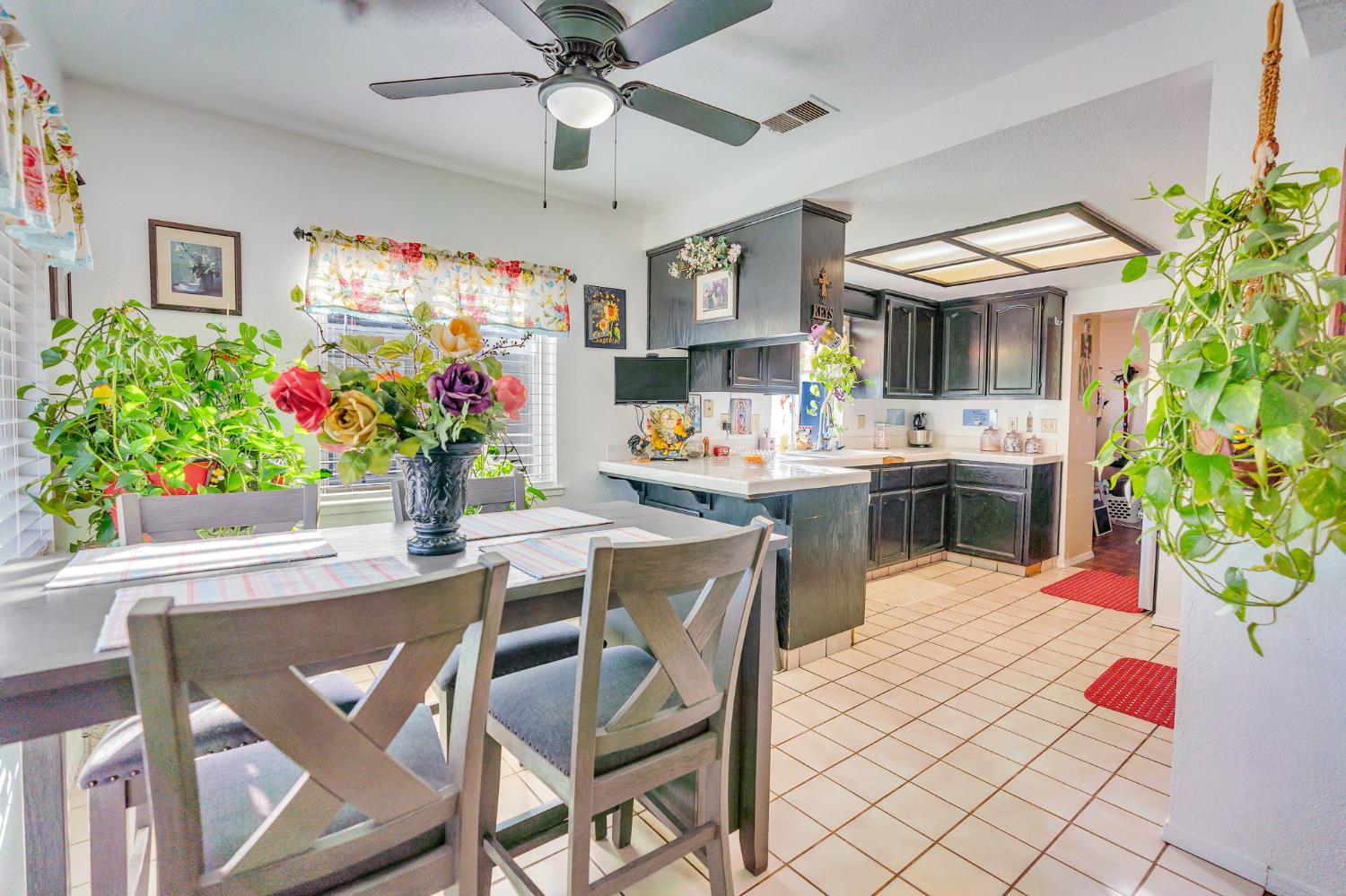 1202 Golden Gate Ave, Dos Palos, CA 93620