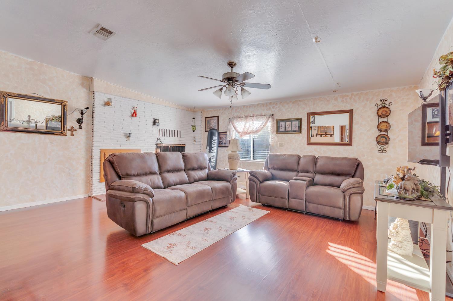 1202 Golden Gate Ave, Dos Palos, CA 93620