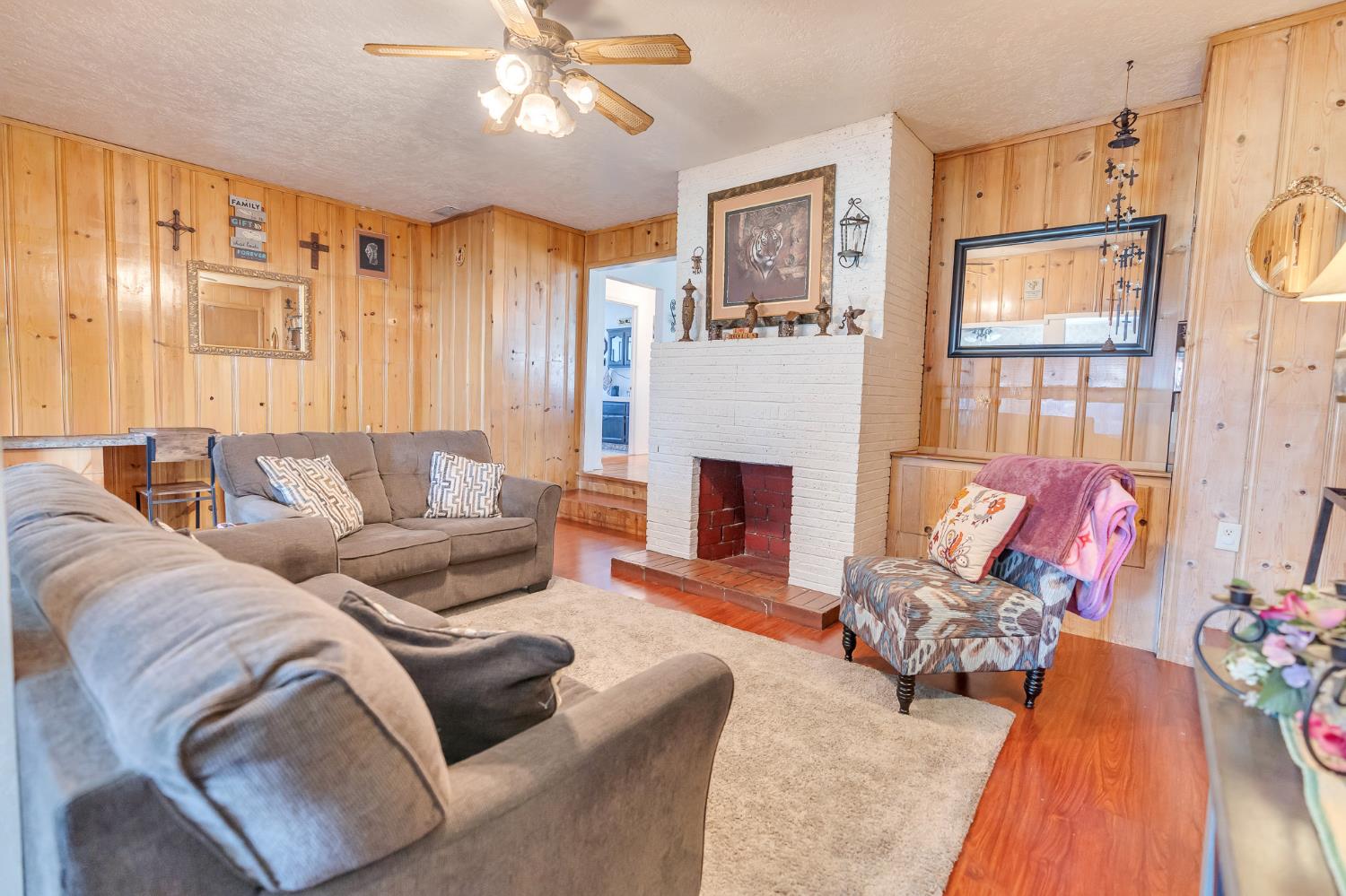 1202 Golden Gate Ave, Dos Palos, CA 93620