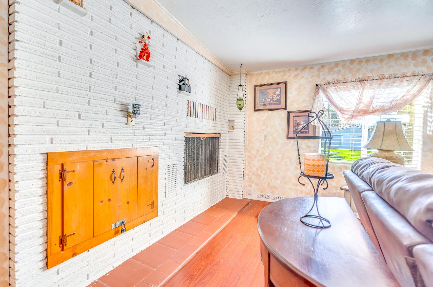 1202 Golden Gate Ave, Dos Palos, CA 93620