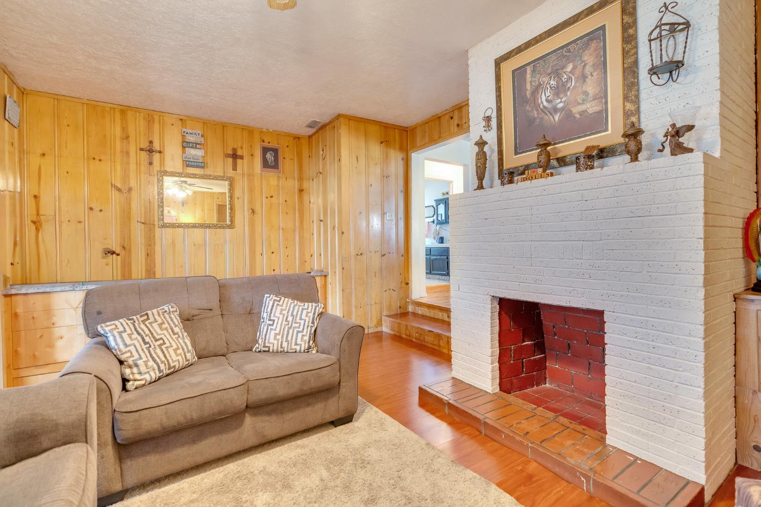 1202 Golden Gate Ave, Dos Palos, CA 93620