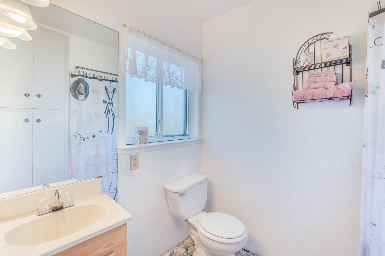 1202 Golden Gate Ave, Dos Palos, CA 93620