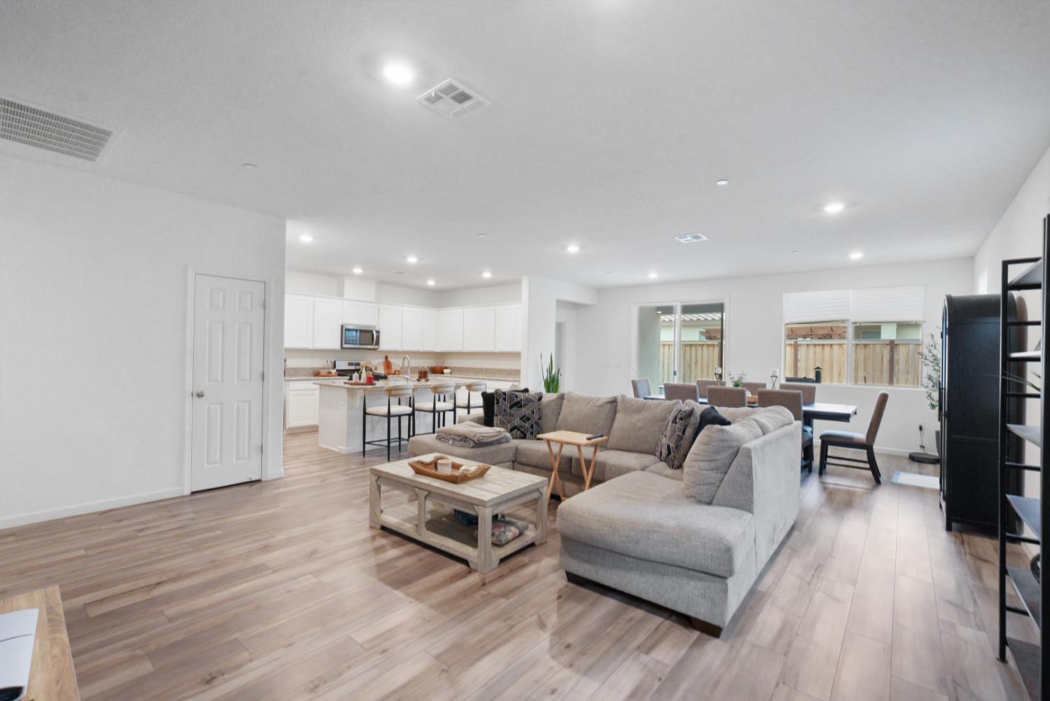 918 Cumbria Ln, Patterson, CA 95363