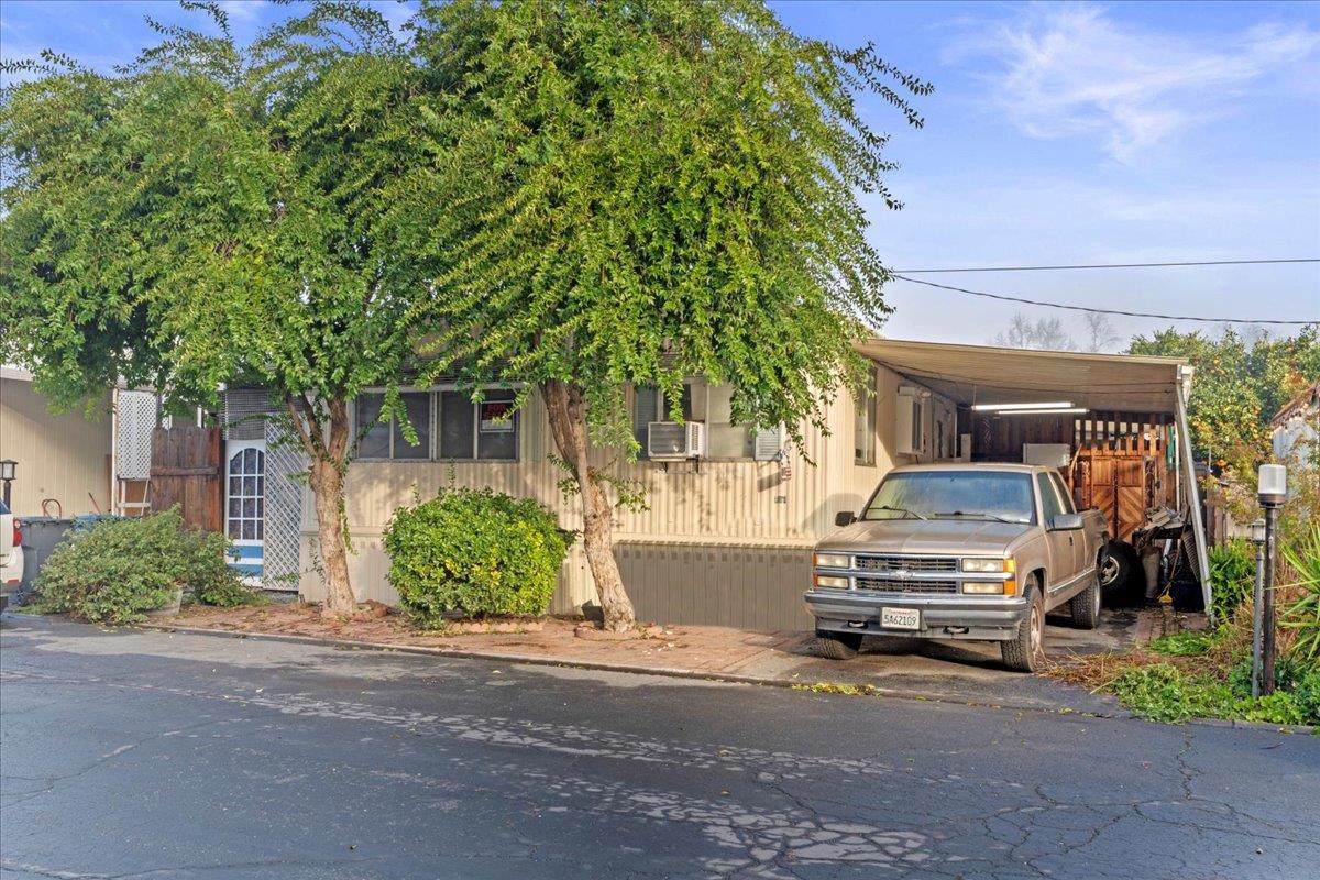 1253 magic sands, Turlock, CA 95380