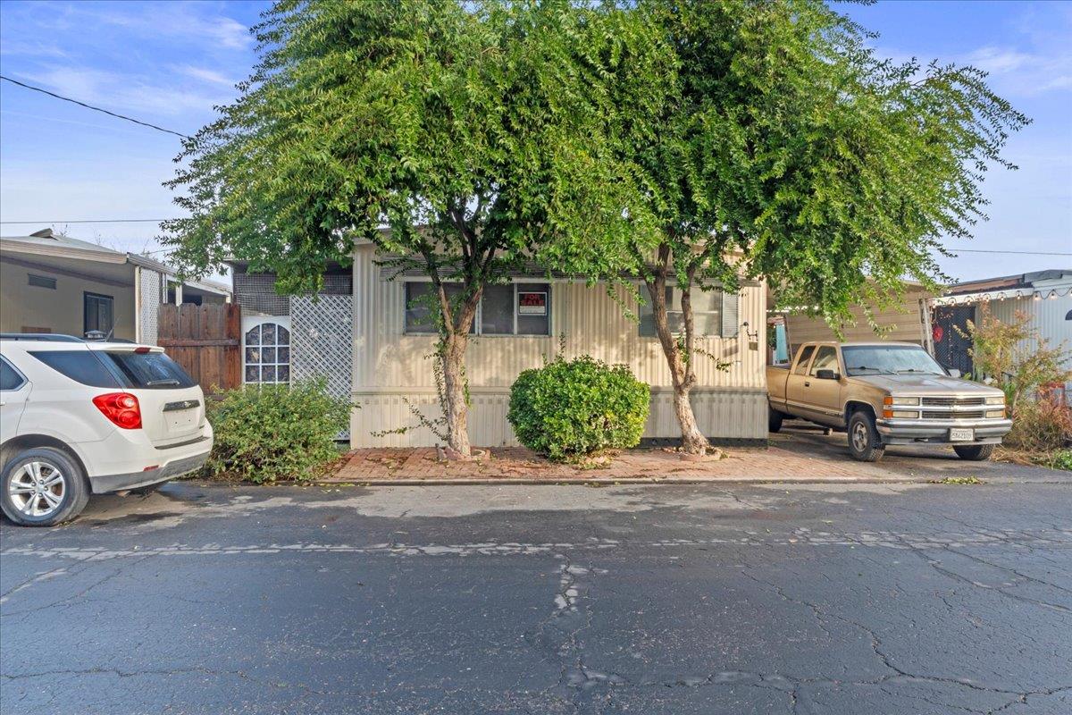 1253 magic sands, Turlock, CA 95380