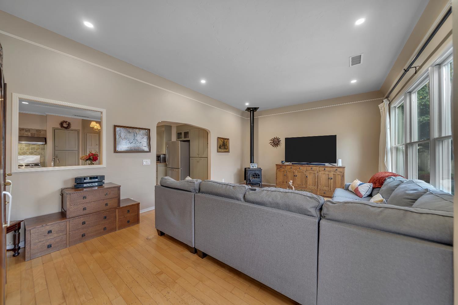 322 N Santa Ana Ave, Modesto, CA 95354