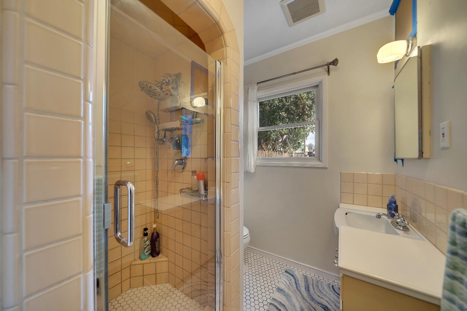 322 N Santa Ana Ave, Modesto, CA 95354