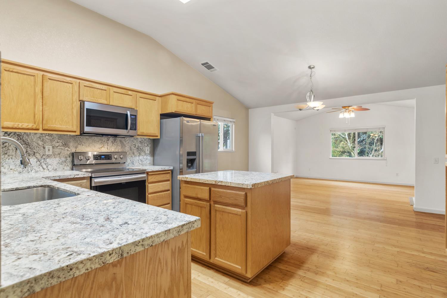 5508 Hollyhock Way, Riverbank, CA 95367