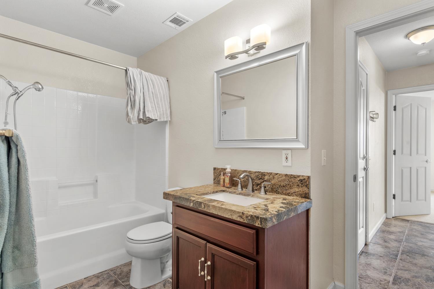 5508 Hollyhock Way, Riverbank, CA 95367