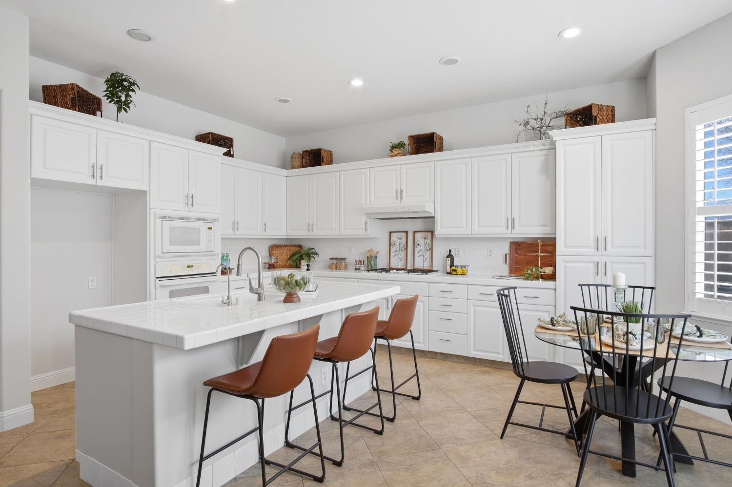 286 Cresta Way, Oakdale, CA 95361