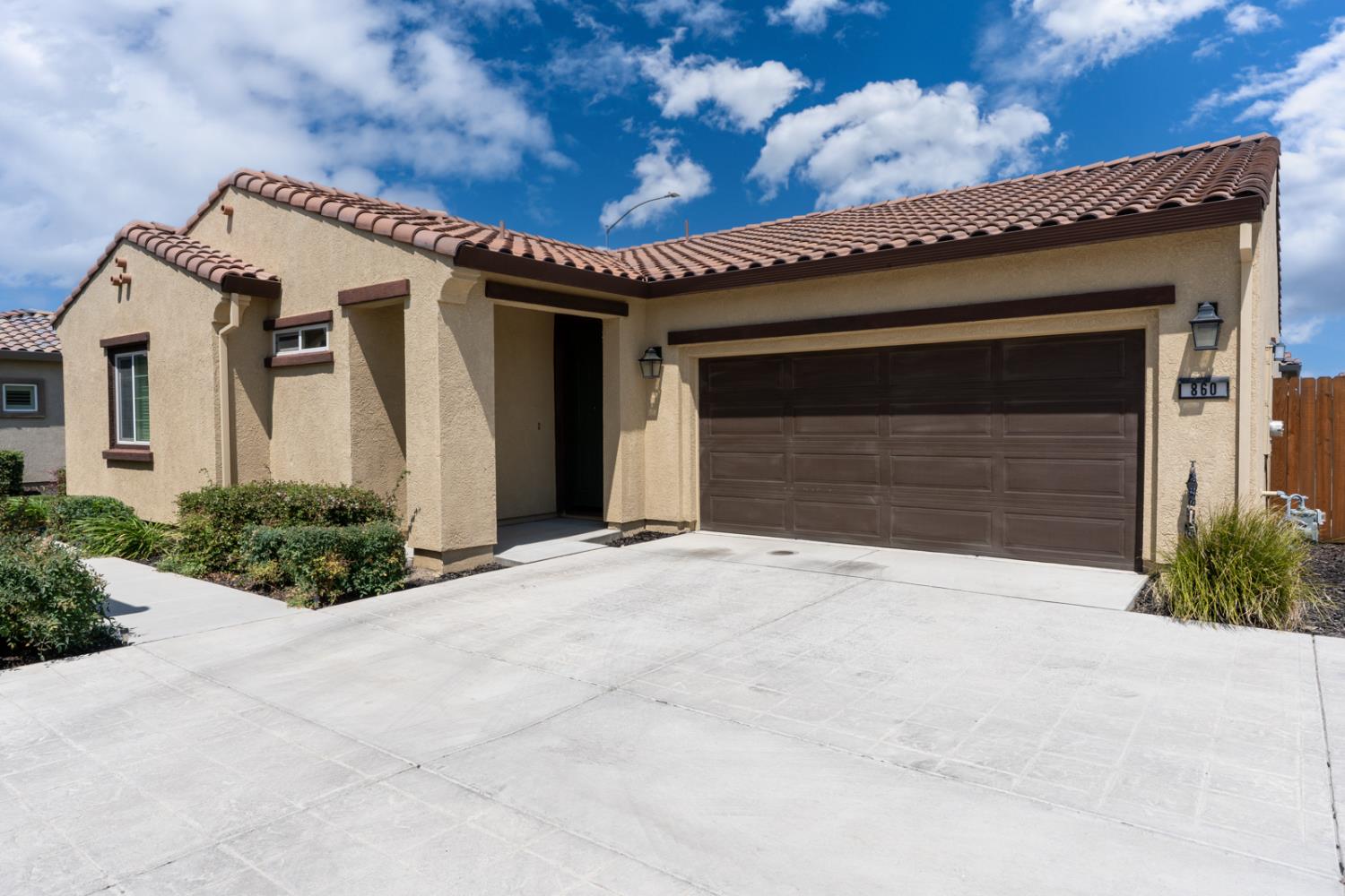 860 Fritz Dr, Los Banos, CA 93635