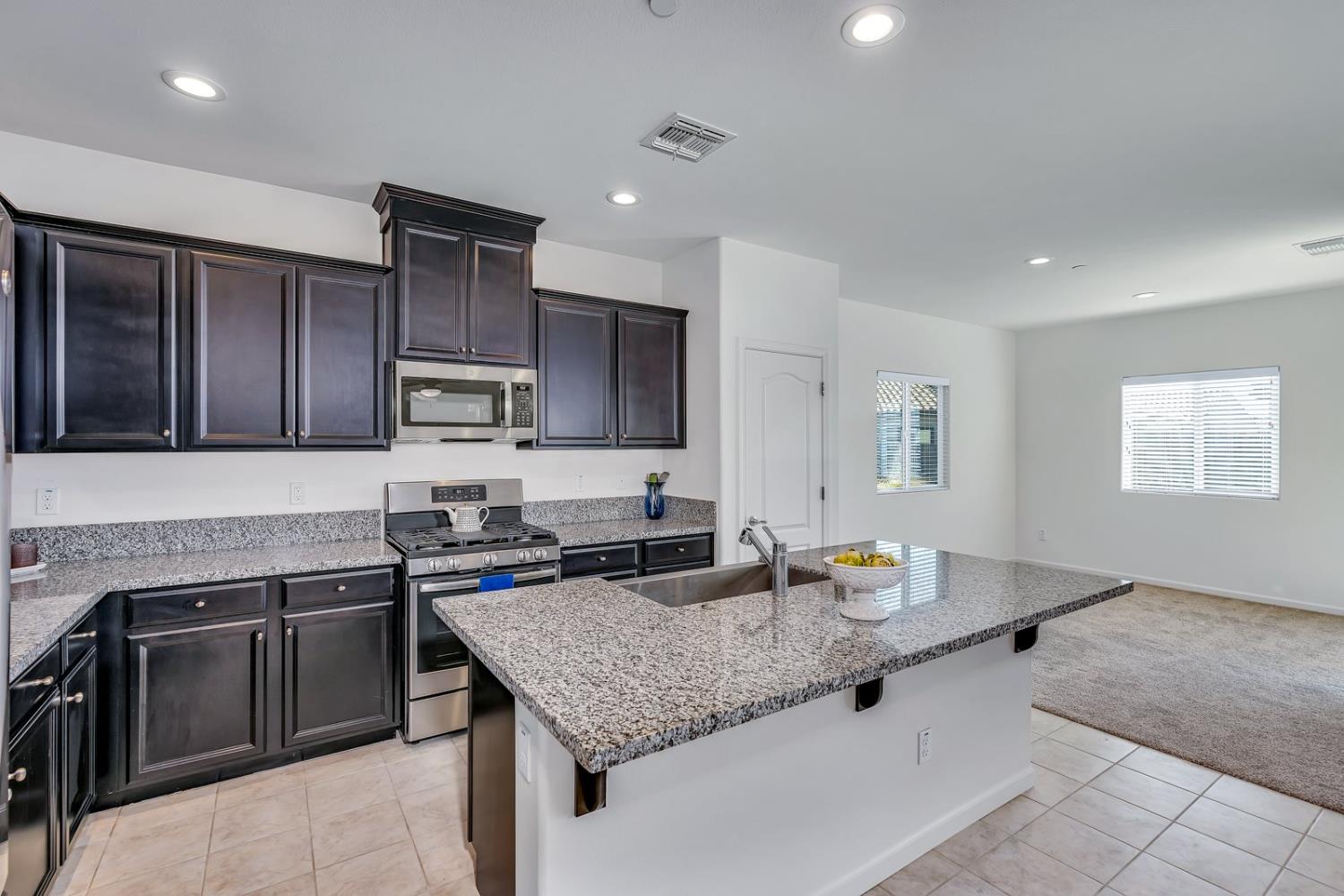 860 Fritz Dr, Los Banos, CA 93635