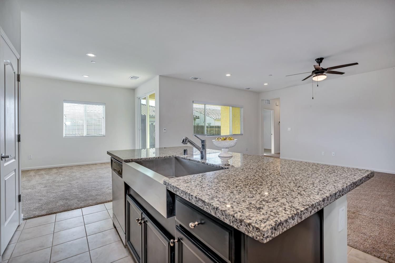 860 Fritz Dr, Los Banos, CA 93635