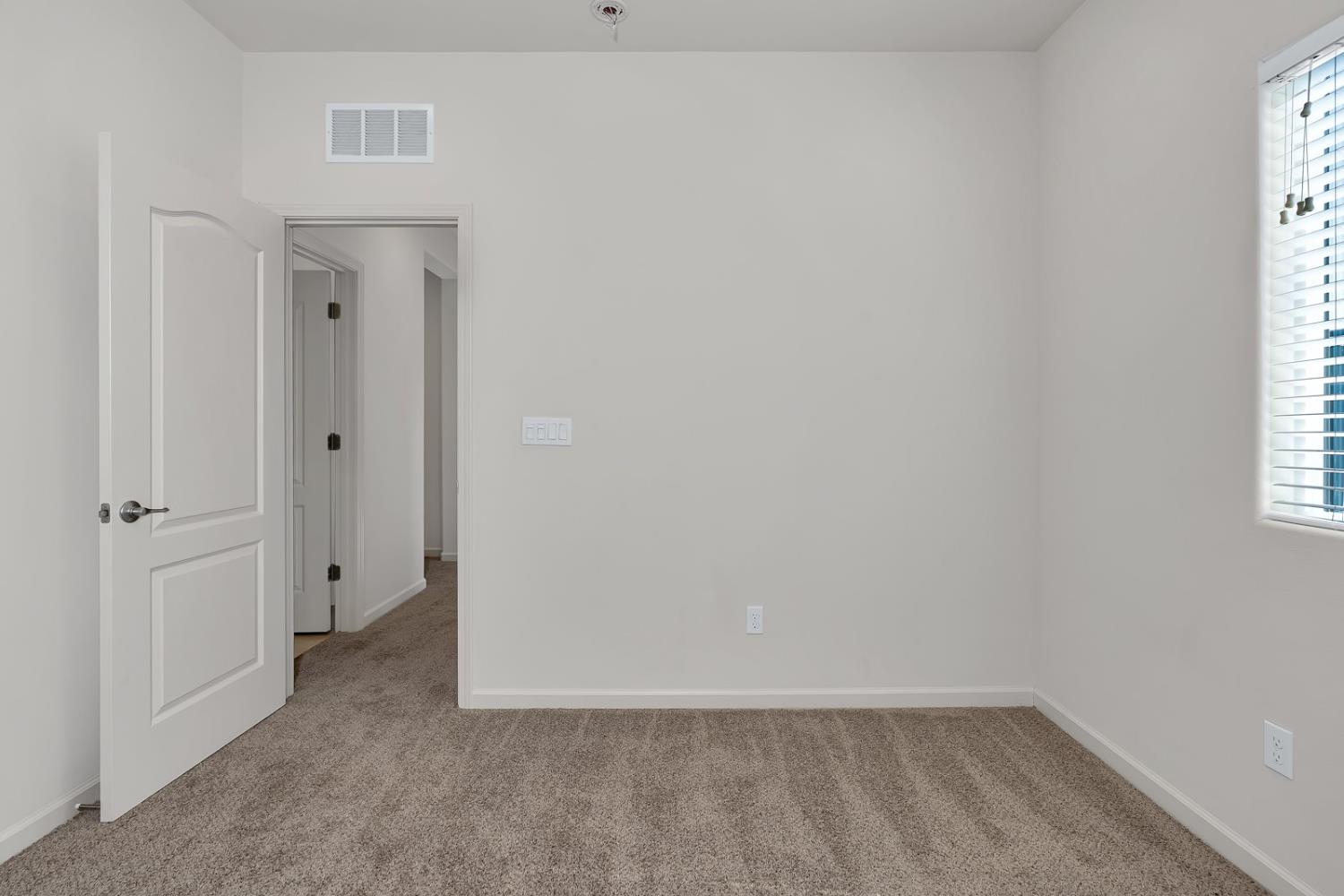 860 Fritz Dr, Los Banos, CA 93635