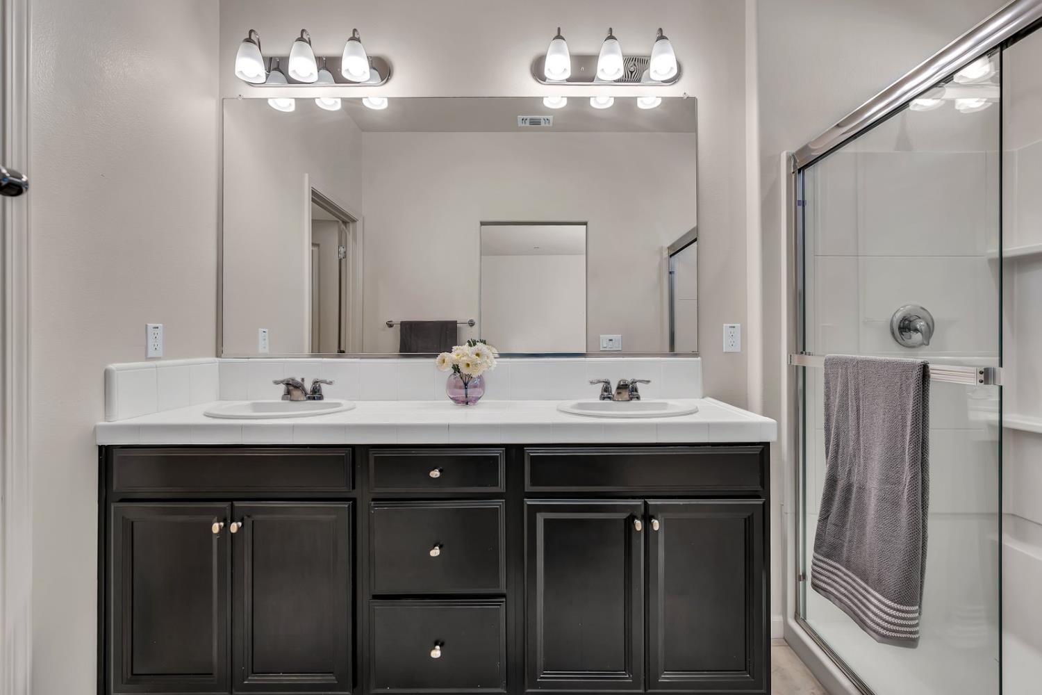 860 Fritz Dr, Los Banos, CA 93635