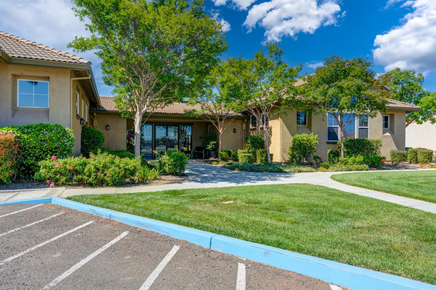 860 Fritz Dr, Los Banos, CA 93635