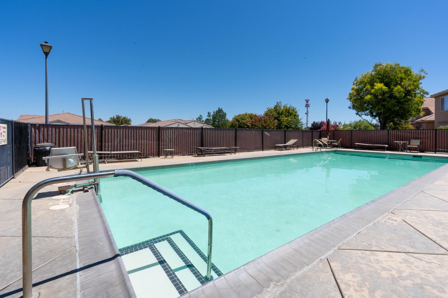 860 Fritz Dr, Los Banos, CA 93635