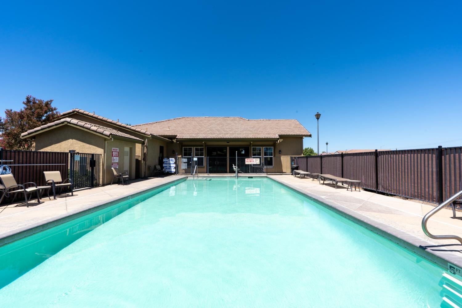 860 Fritz Dr, Los Banos, CA 93635