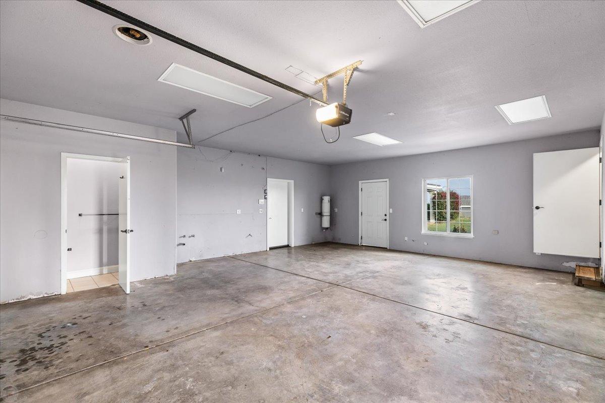 22090 Arburua Rd, Los Banos, CA 93635