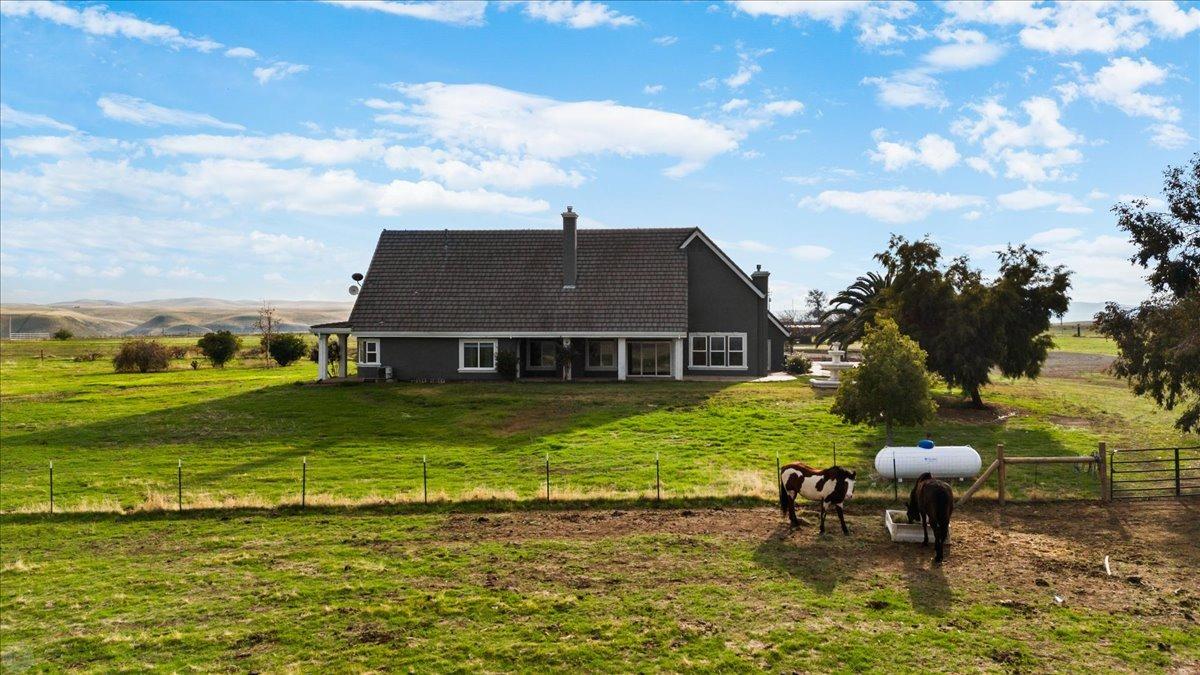 22090 Arburua Rd, Los Banos, CA 93635