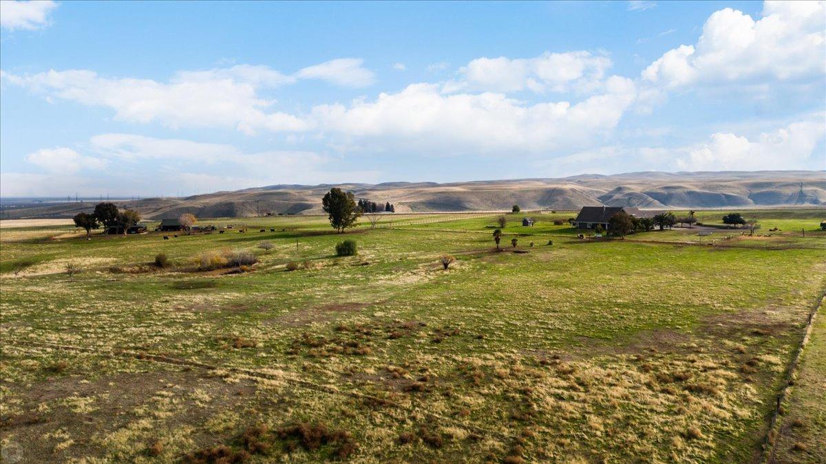 22090 Arburua Rd, Los Banos, CA 93635