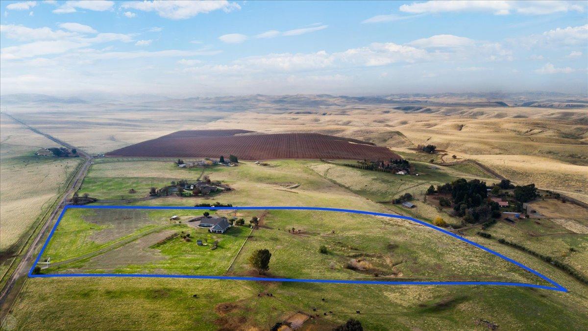 22090 Arburua Rd, Los Banos, CA 93635